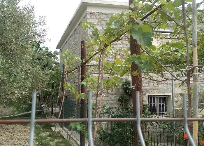 The Stone House Hekal